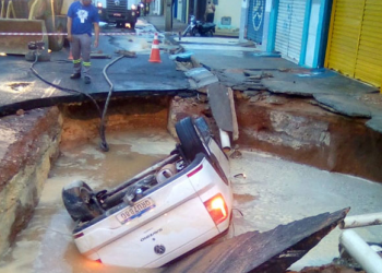 Adutora rompe, carro cai em cratera e 80% de Teresina fica sem água neste domingo